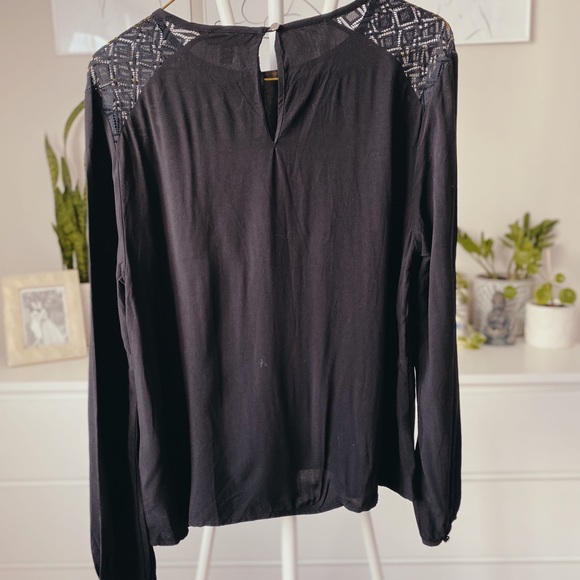 BANANA REPUBLIC Black Long Sleeve Lace Shoulder Blouse - Picture 3 of 5